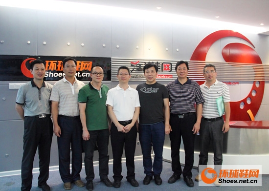 省外經貿廳一行領導與董事長王冬竹（右三）、總經理林文佳（左三）合影留念