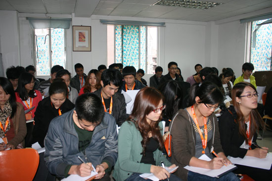 訊網(wǎng)員工現(xiàn)場進(jìn)行心理筆試